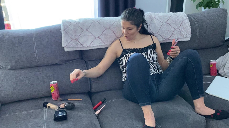 Panfil corina: Cewek sange ini lagi siap-siap kentut dan siap-siap!