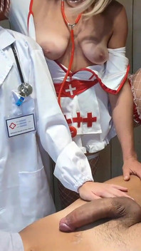 FFM Üçlü - Doktor Ve Hemşire Hasta Hastayı Boşaltıyor