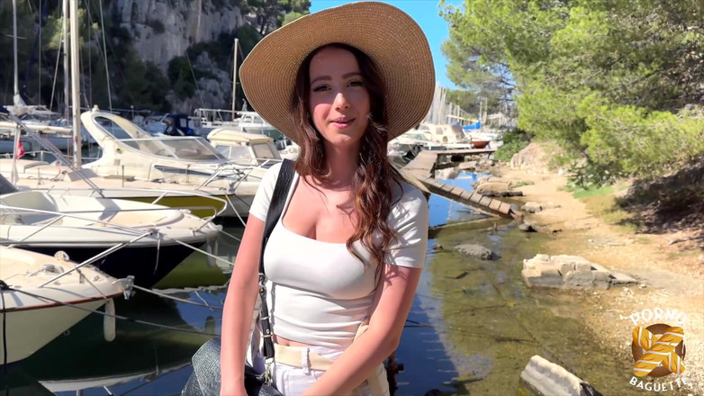 Porno Baguette: HelloLimoon, хорошенькая девушка, нуждается в жестком сексе!