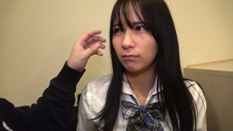 Strix: ベアバックスタイル - アンナ:彼女は胸が小さく、体は小柄です。