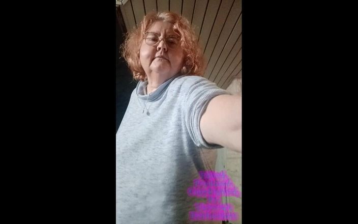 BBW nurse Vicki adventures with friends: Nurseviick Tinkles Związane w taśmie kanałowej i
