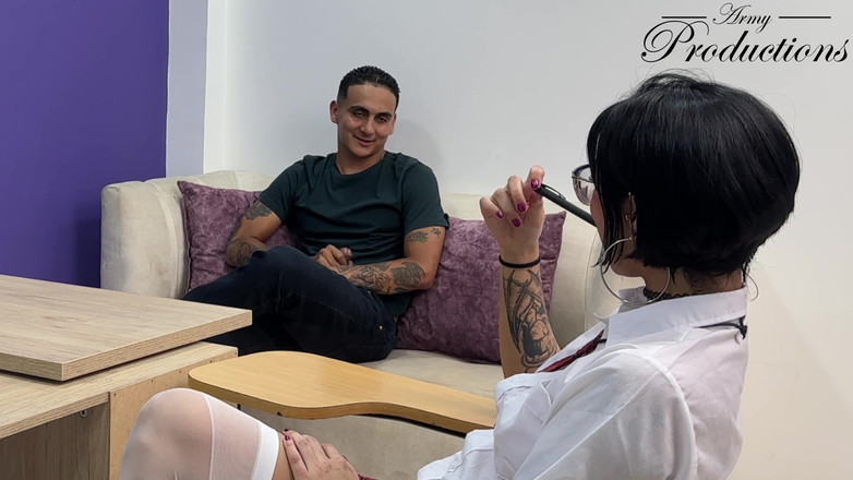 Army Productions: Il preside cattura gli studenti e si unisce per un...