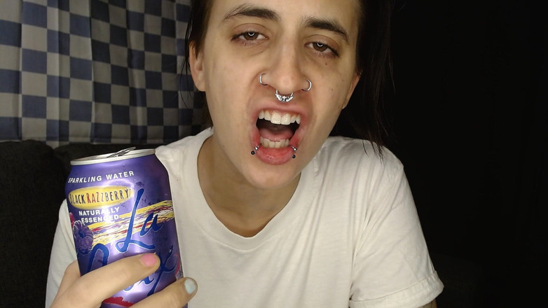 Abby Anna: 大声的crisy Burping