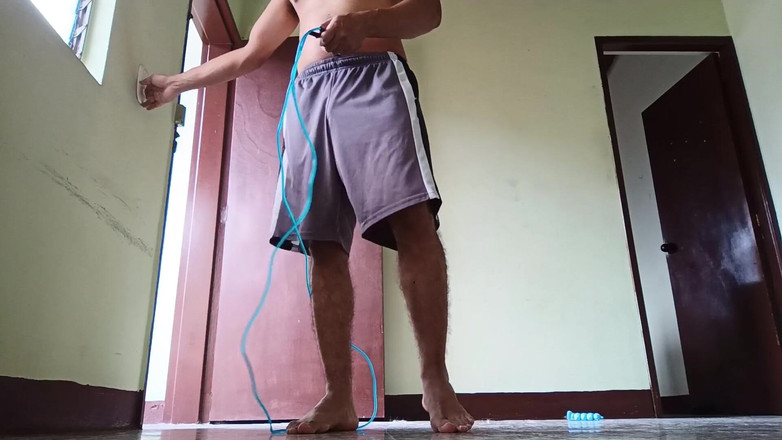 Tommhot: Quando faccio esercizio fisico, il mio cazzo si fa duro...