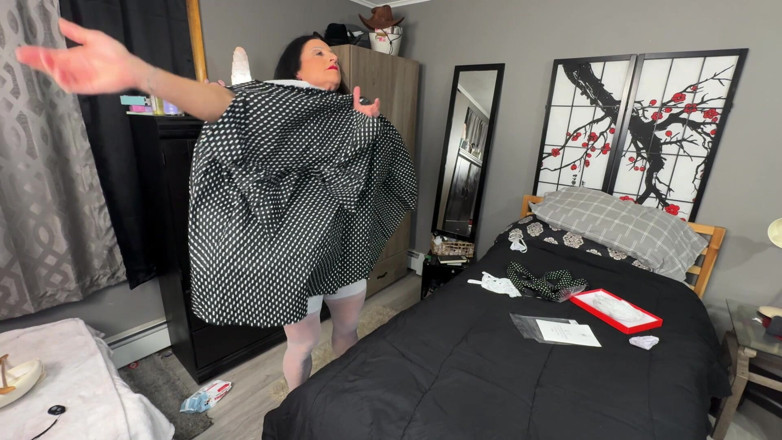 Kandylegsxxx: Bts:kandy Transforms Into 1950s Housewife