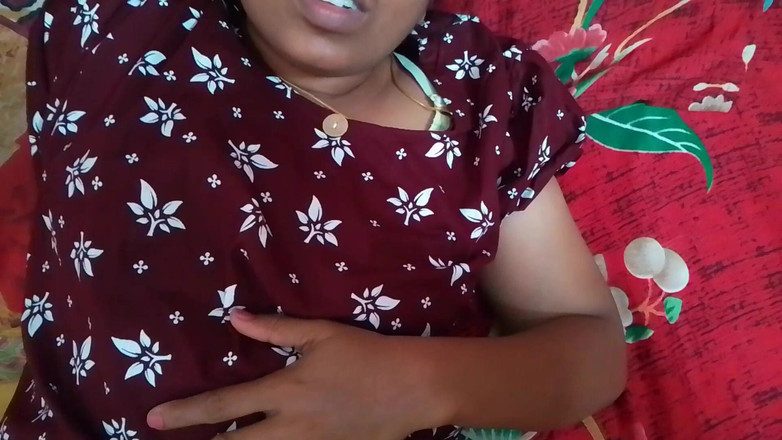 LEGSCOUPLE12: Chica de pueblo tamil pone el pene de su marido...