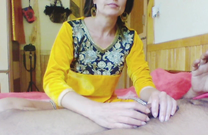 Bolly Karma: 非常にセクシーなベイビーはBBCで取得