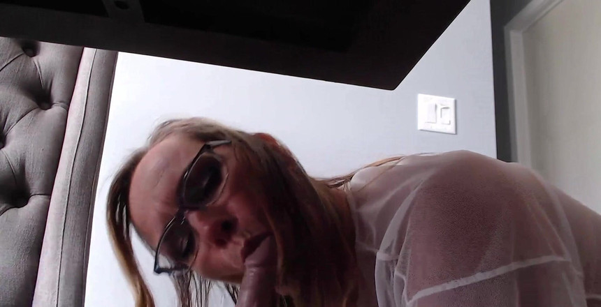 KimitheMilfMommy: Di bawah tindakan meja.. Saya mempunyai fetish menghisap batang sebenar -...