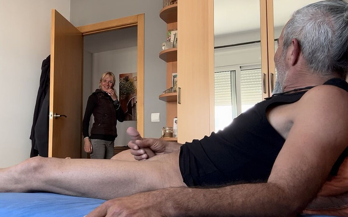 Cristina Sauvage: 妻の義理の妹が自慰行為をキャッチ