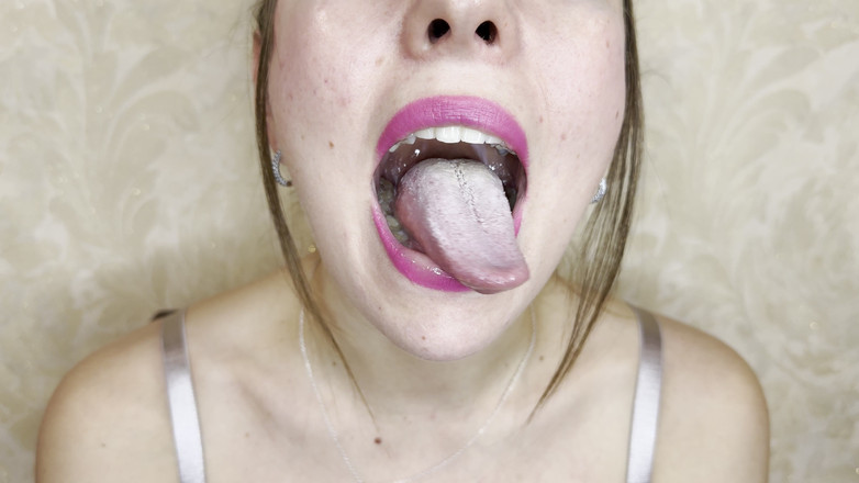 Hottie goddess: Натуральний стан рота: вид горла