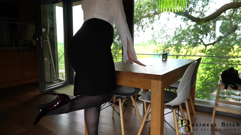 Business Bitch: Business trip - boss bends his secretary in stockings over the...