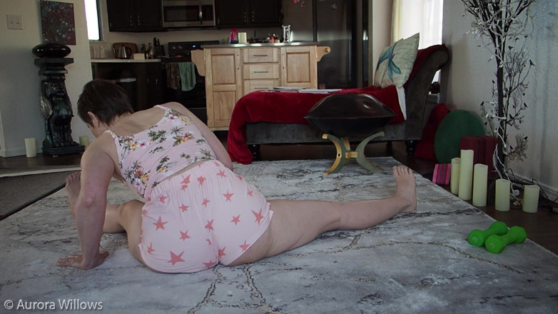 Aurora Willows: Behind the scenes daily workout