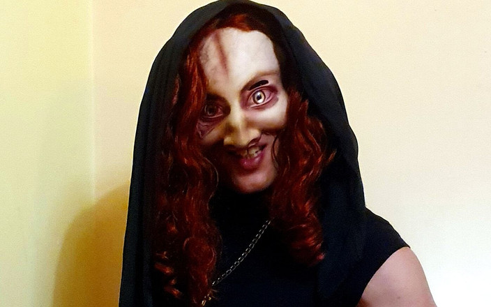 Demon Bitch: Monja demoníaca caliente le encanta pecar