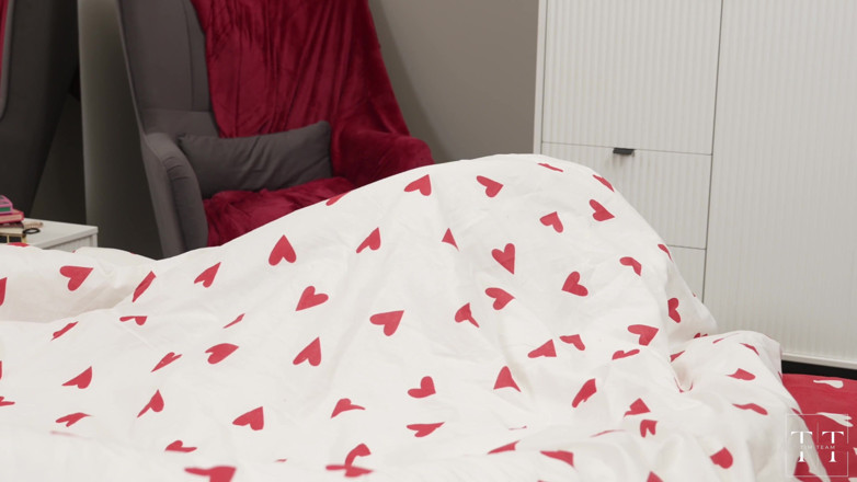 Jadilica: Seeing a Guy in Bed Is Unexpected, but Pleasant