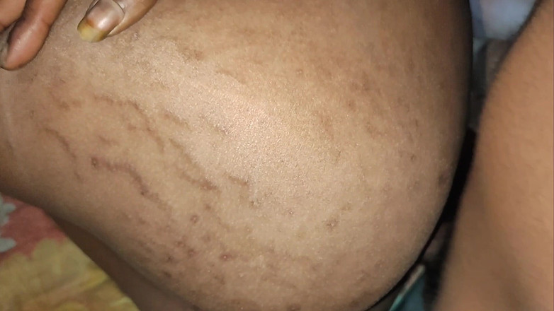 Rozi: Vuxen styvsyster första gången romantik med sin styvbror i rummet