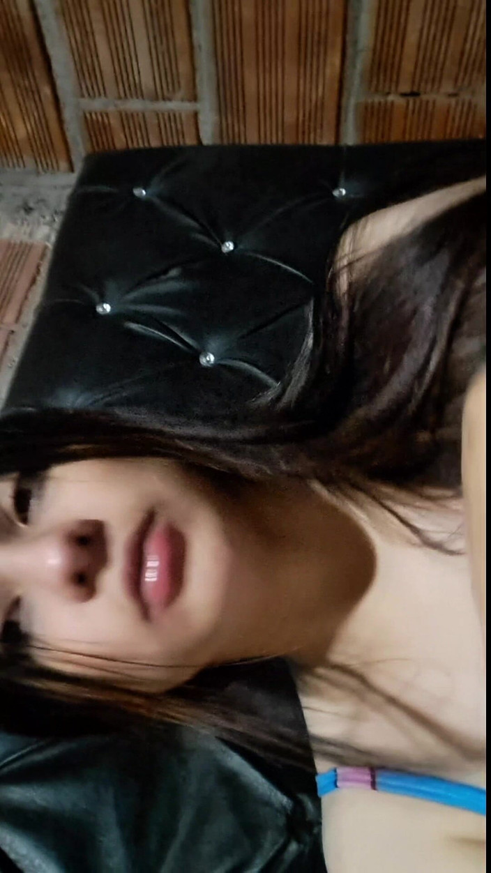 Yulieth Gomez: インドは胸と豊かな膣を見せる