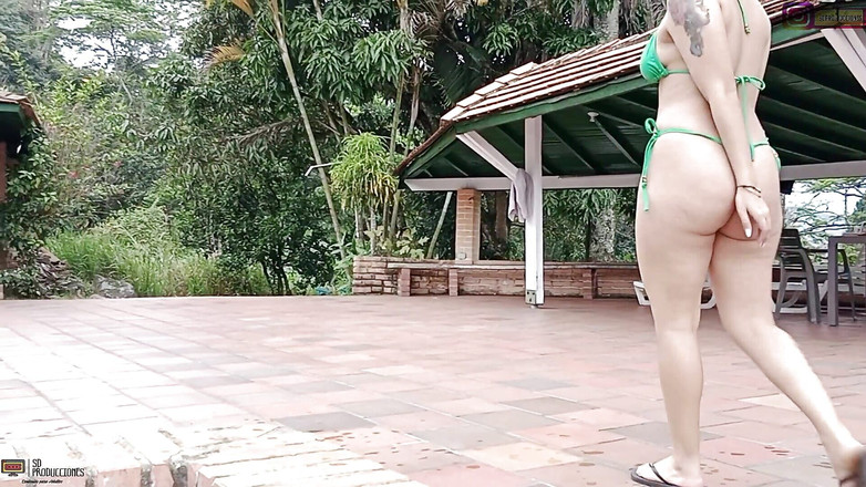 Vayolet: Na slunečné odpoledne šukám přítele své nevlastní sestry