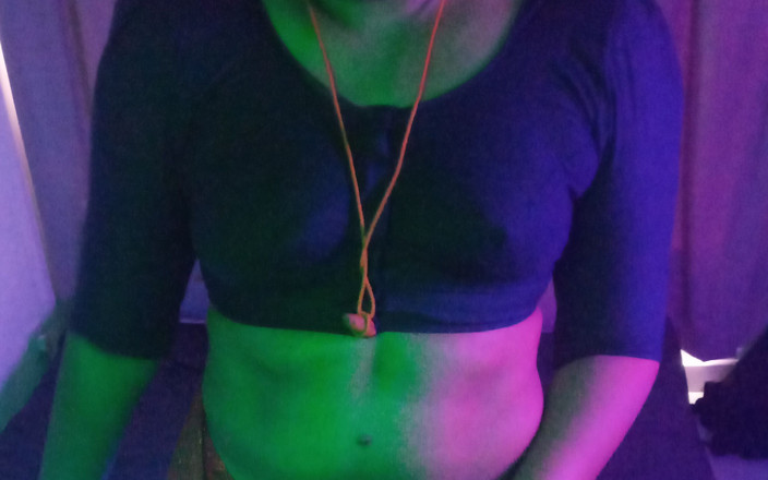 Goddess Silk Smita: 泰米尔继母的幻想角色扮演让她的继子射在她的子宫里