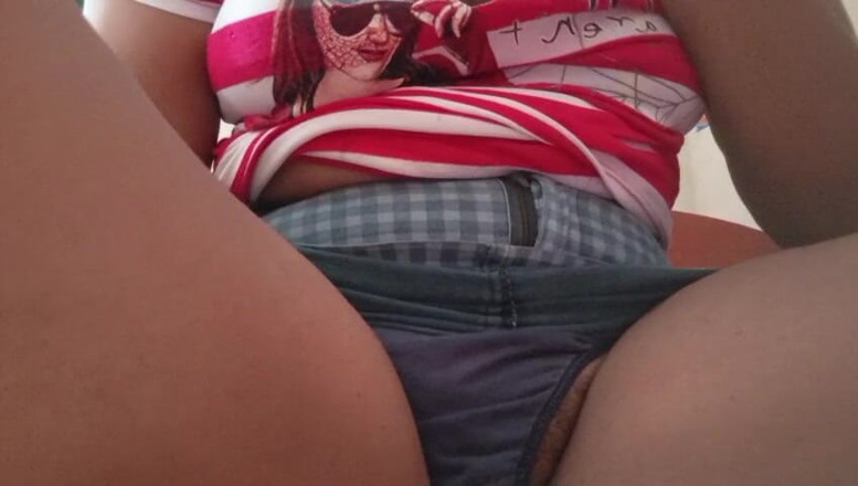 Anne White: Julia bloom si cewek semok latina lagi asik pamer tubuh...