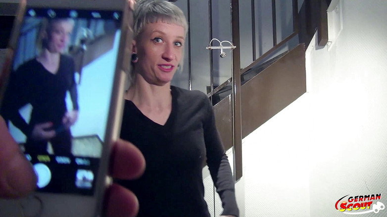 German Scout: Exploradora alemana - emo girl Luna Toxxxic en casting de sexo