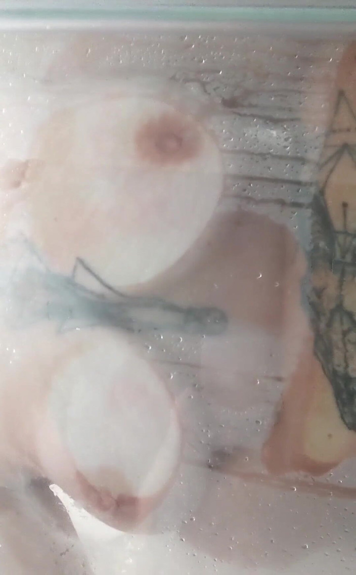 Evelyn Storm: Pintu mandi mencubit jari saya tetapi ia benar-benar berbaloi.