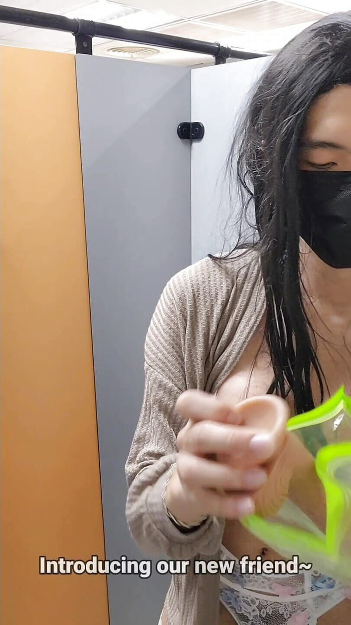 NotAFuta: ¡El desafío de la universidad! Exhibicionista Gina se folla en...