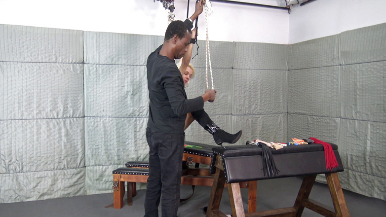 Mega extrem: 緊縛ルームに新しい彼女を紹介する