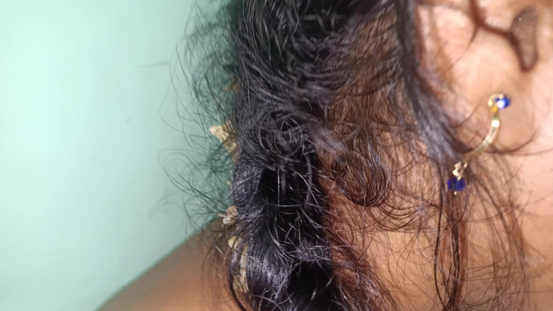 Inba: 彼氏のためにかわいいリップを見せる人妻