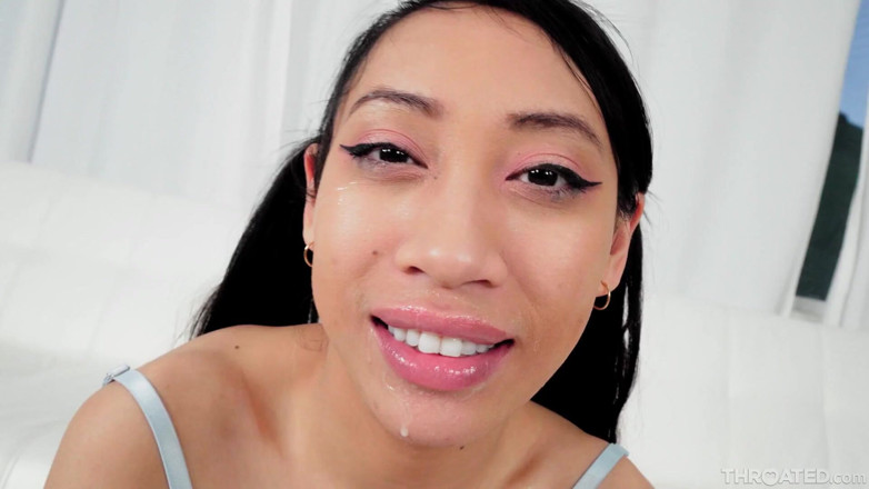 Throated official: 喉が渇いた - ホットなアジア人美女がコックからすべてのジュースを吸い出す
