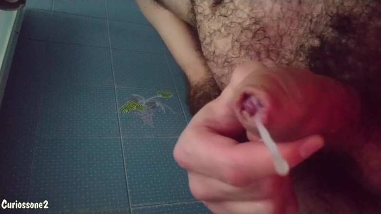 Curiossone2: I undress and ejaculate for you