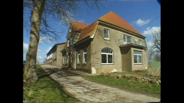 Bizzarre World: Sclave curve retro futute de bărbați legați la ochi cu...