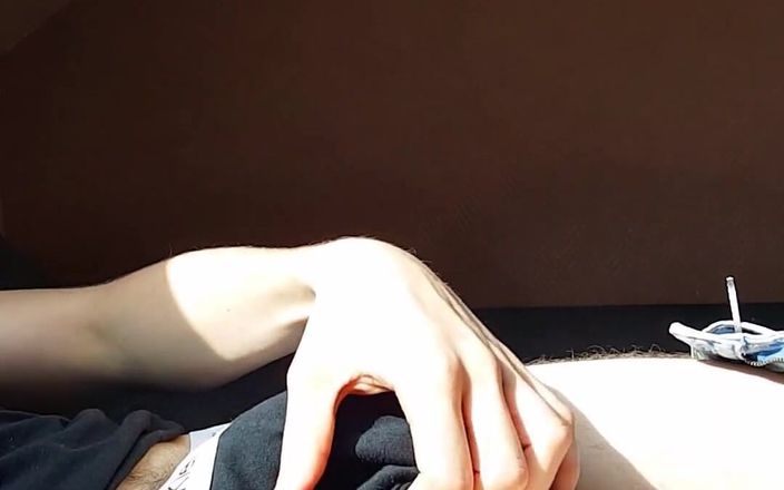Hardim: Zierliche branlette au soleil / Kleiner handjob unter der sonne