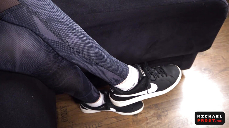 Michael Frost Pro: Eski kız arkadaşım koşu yaptıktan sonra ayakla mastürbasyon yapıyor ve...