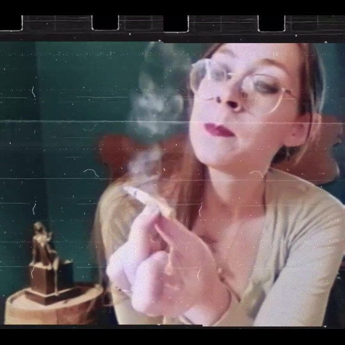 MistressThrope: Sei pronto per una domina domina fumando silenzioso sembra naturale? 