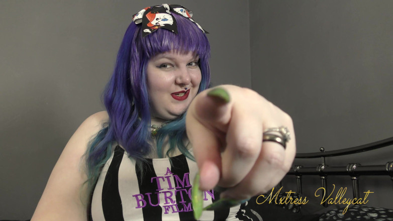 Mxtress Valleycat: Spooky nail worship