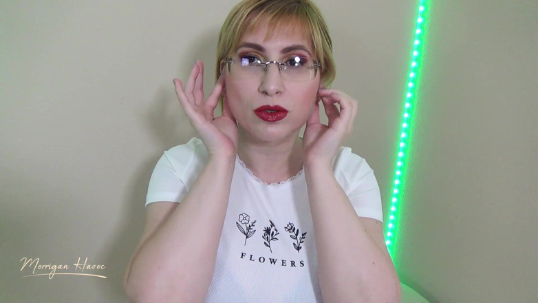 Morrigan Havoc: Showing Off My Black Hoop Earrings
