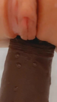 Ce Fac De Obice În Baie? Îmi Întind Vaginul Strâns Cu Un Penis Mare