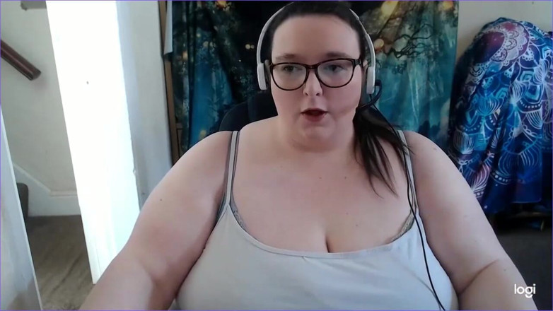 SSBBWLadyBrads: Boss sends office worker donuts