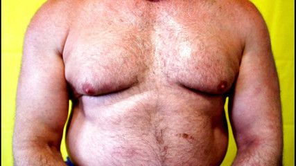 Gaybear1966: Gay medvěd s velkým břichem, nevlastní táta, kus svalnatý medvěd...