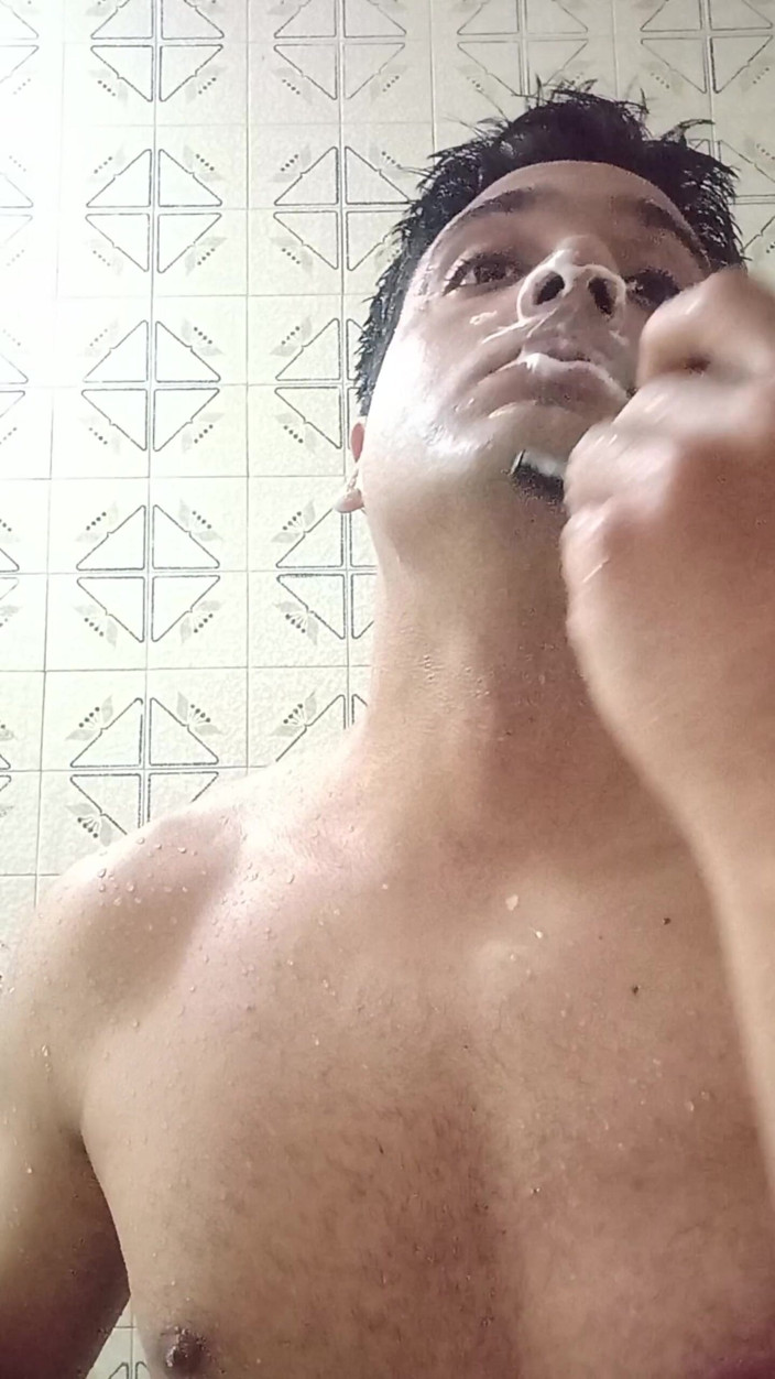 Guss: A Moreno Guy Alone in the Bathroom