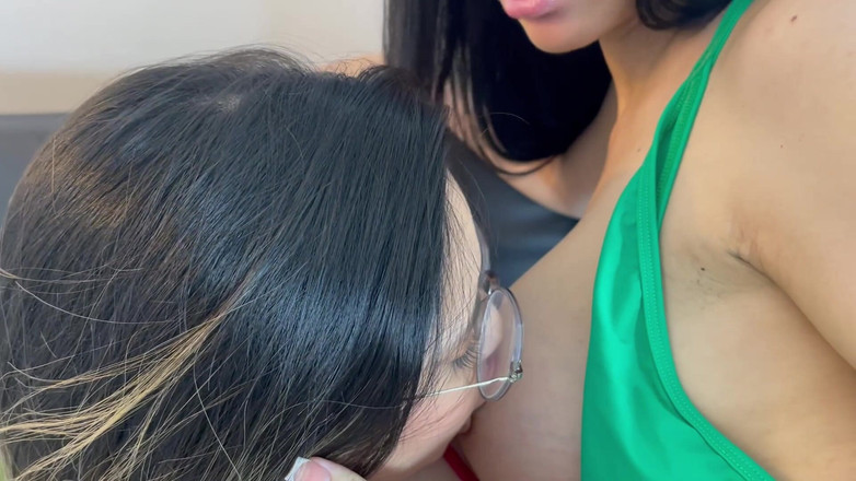 Ambar Prada: Geile Lesbische Latinas Spielen Mit Ihren Brüsten, Muschi Und Ihrem...