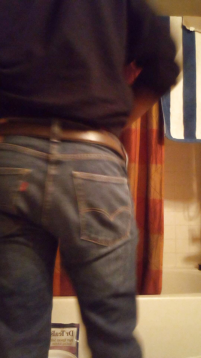 Pharoah Zeus: Bel ditalino anale dai jeans