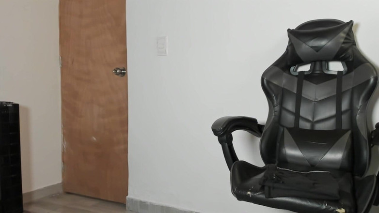 Leo J: Penetracja dildo u latynoskiej misjonarki