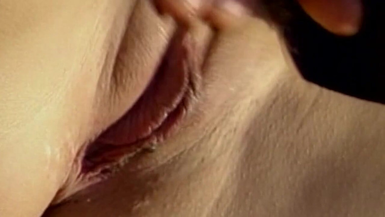 ORGASMX: Venkovní blonďatá kočička saje ptáka a dostane snědenou kundičku