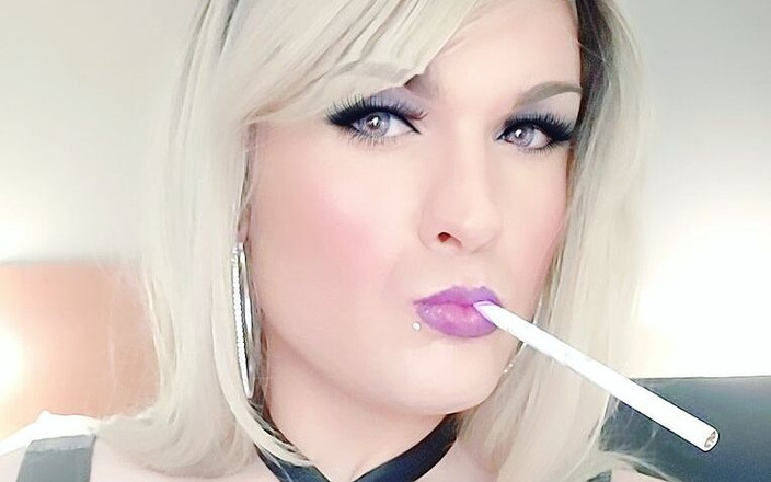 Darkfetish2k: Seksowna dziwka Palenie 120 lat