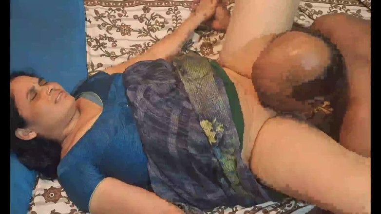 Sexy sindu: Hintli güzel köylü evli kadın erkek arkadaşıyla ateşli seks yapıyor