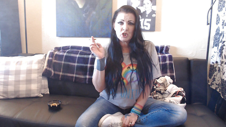 Abby Anna: Знущаючись над одержимим коханцем диму