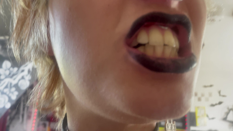 Glitterqueen1999: Mouth Tour黑色口红哥特