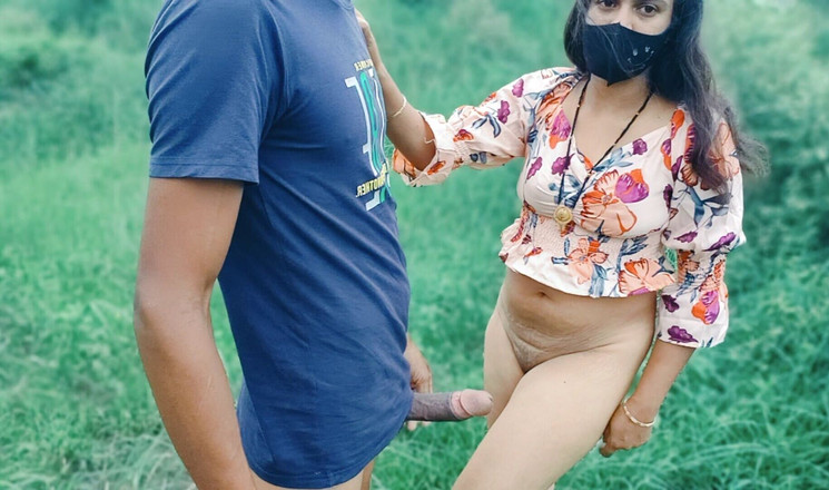 Fuckkkker: Hintli seksi soniya yenge devar ile konuşurken sikiliyor, açık havada çiftlikler...