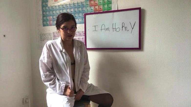 Sweetieluna: Učitelka chemie šuká svého studenta B